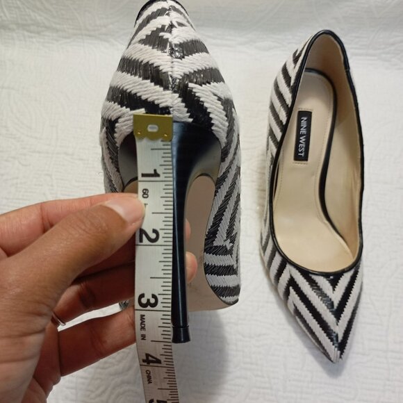 Nine West Stilettos Heels Size 6M Black & White Chevron Pointed Toe Womens - Picture 9 of 10